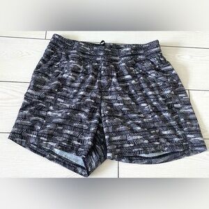 The North Face womens grey athletic shorts size 6 with side pockets‎